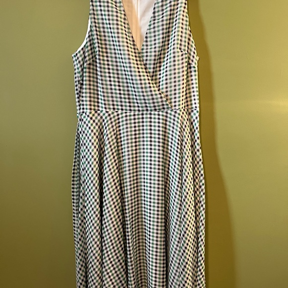 Gabby Skye sleeveless dress. - Picture 7 of 9